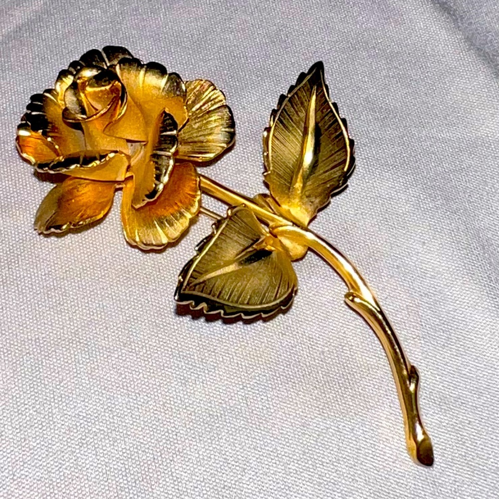 Vintage Large GoldTone Long Stemmed Christmas Rose Brooch, FLAWLESS